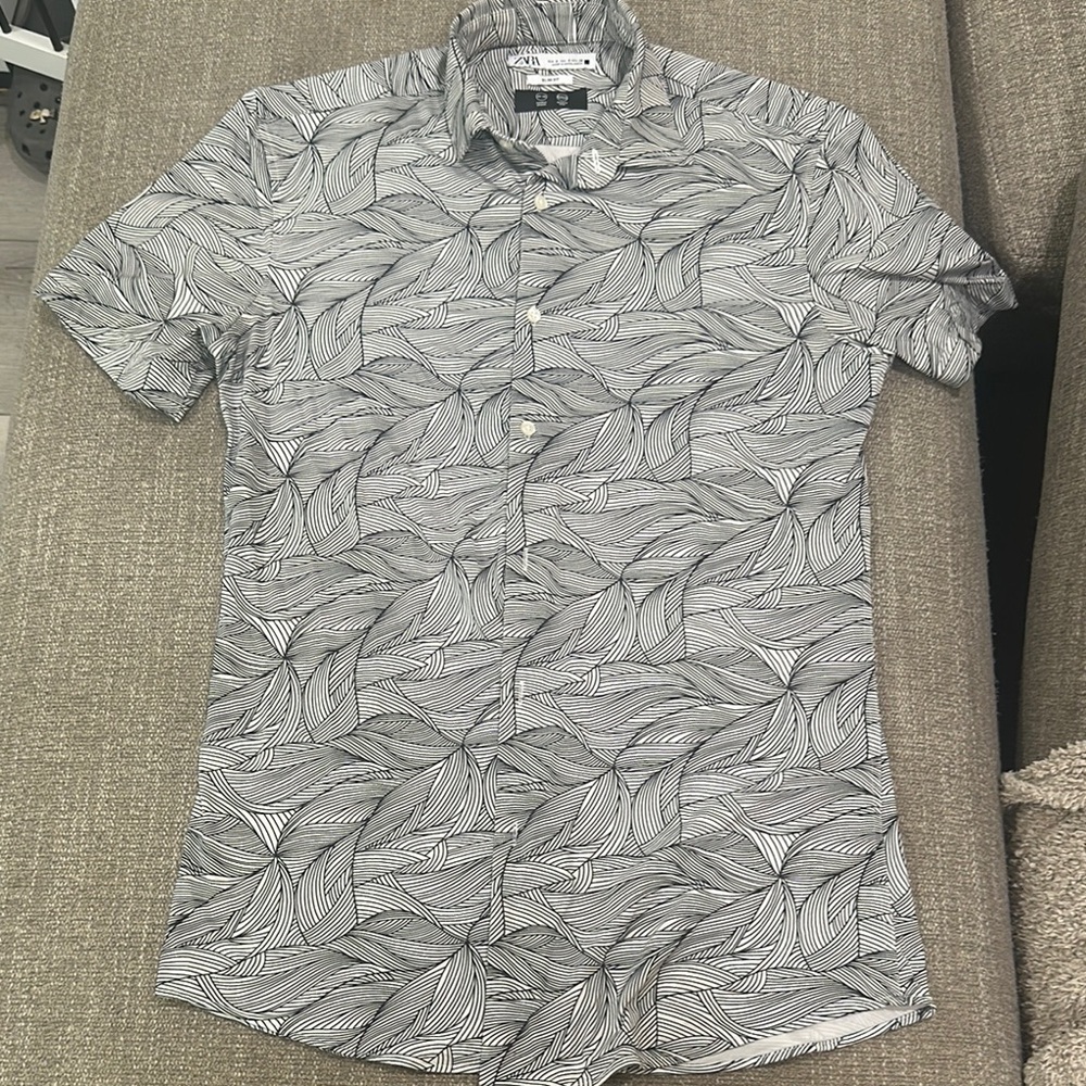 Zara Gray Casual Button Down Shirt with Artistic Pattern